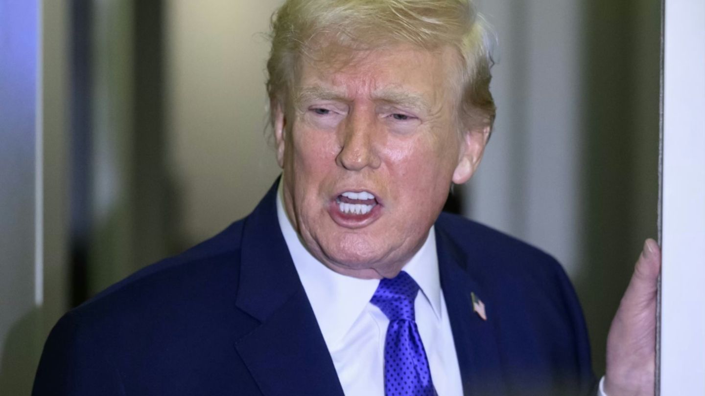 Trump an Bord der Präsidentenmaschien Air Force One