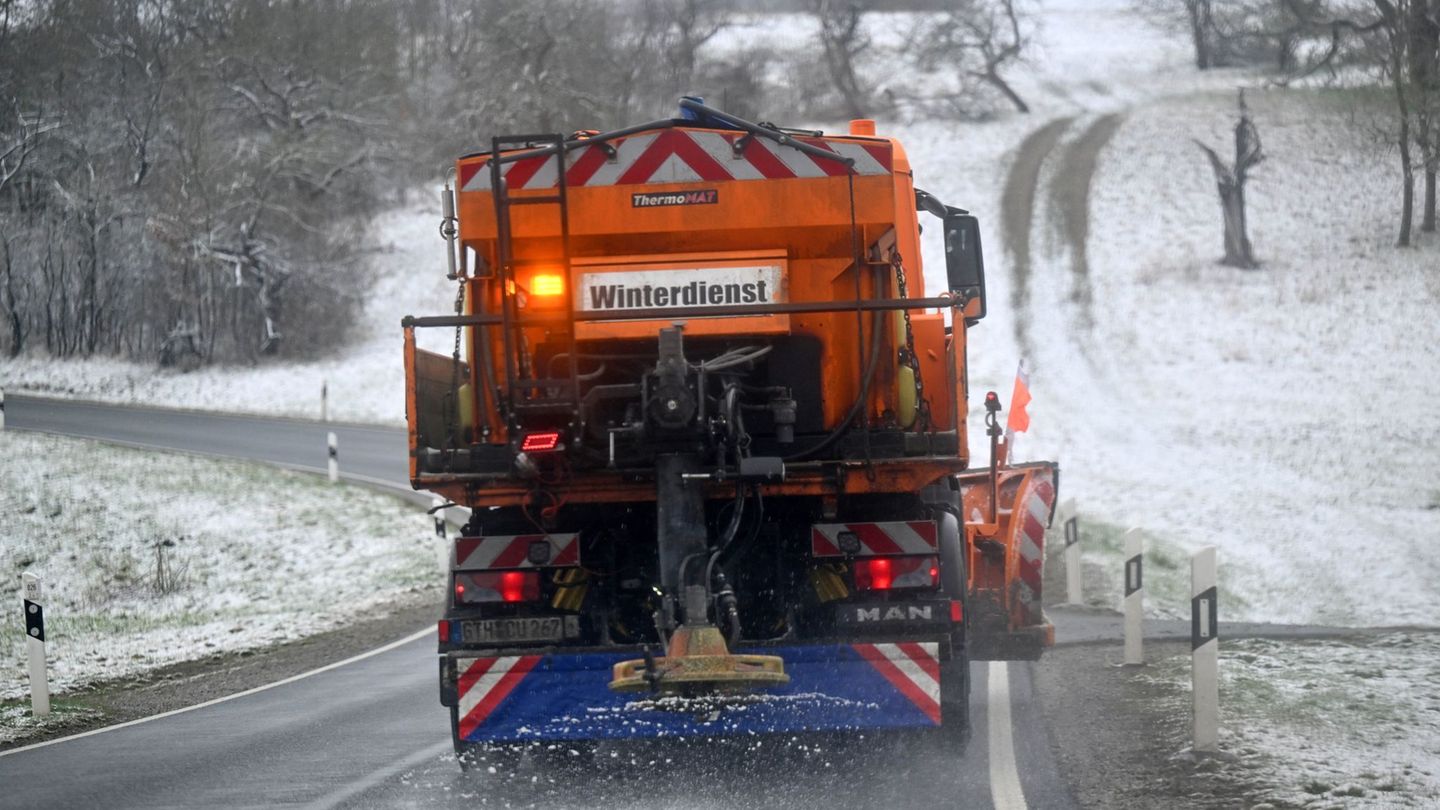 Dichte Wolken und Schneeregen gibt es am Dienstag in Thüringen. (Archivbild) Foto: Martin Schutt/dpa