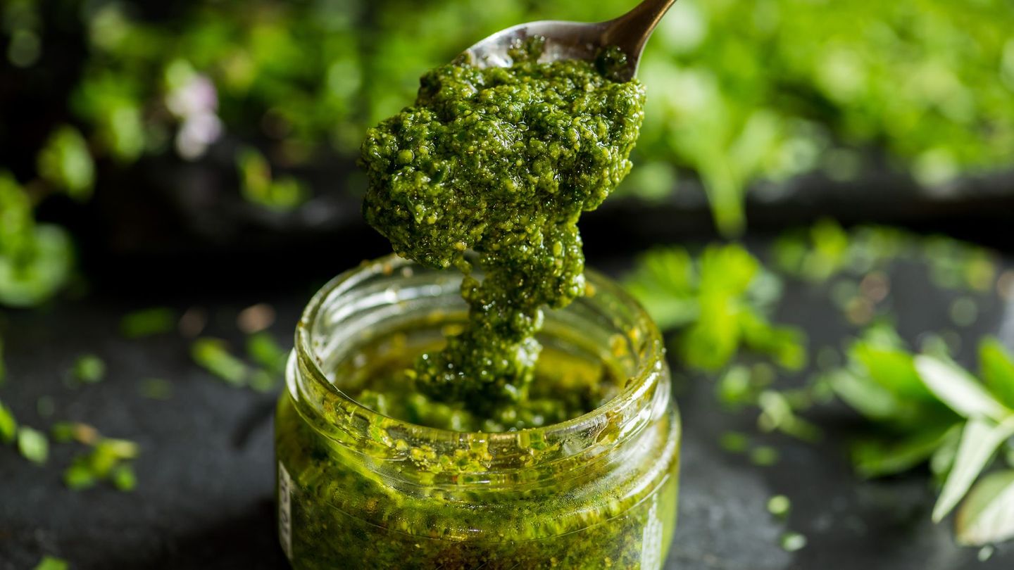 Pesto-Saucen mit Nudelwasser