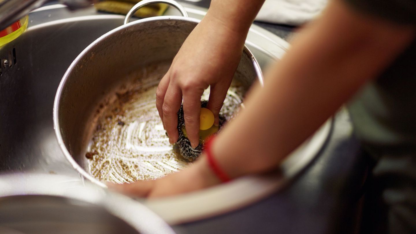Geschirr im Nudelwasser einweichen