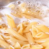 Fußbad mit Nudelwasser