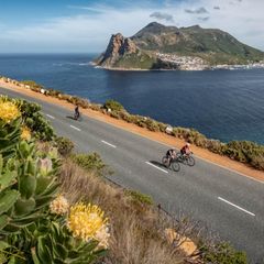 Radstrecke entlang einer Küste in Kapstadt
