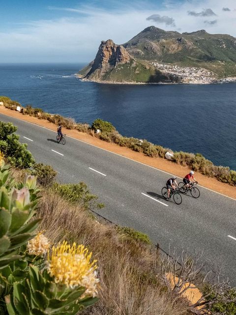 Radstrecke entlang einer Küste in Kapstadt