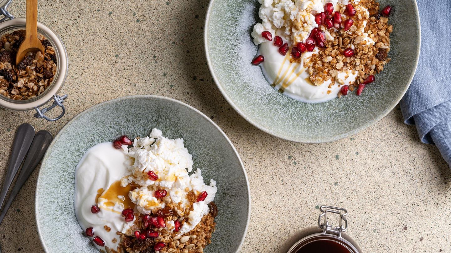 Proteine zum Muskelaufbau: Magerquark mit Granola