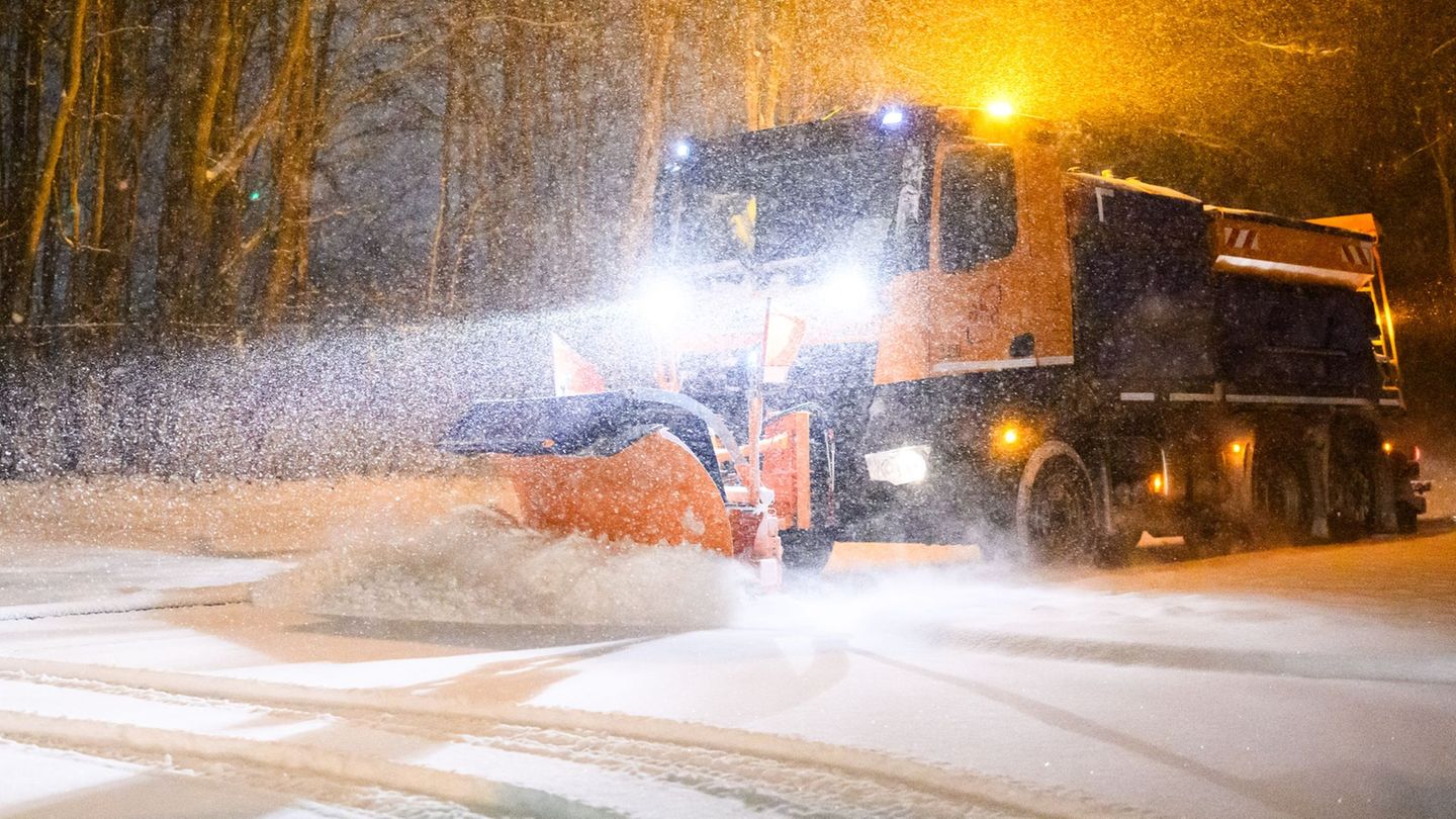Autofahrer aufgepasst: Der Deutsche Wetterdienst warnt vor Schneefall und Glätte im Nordosten Niedersachsens. (Archivbild) Foto: