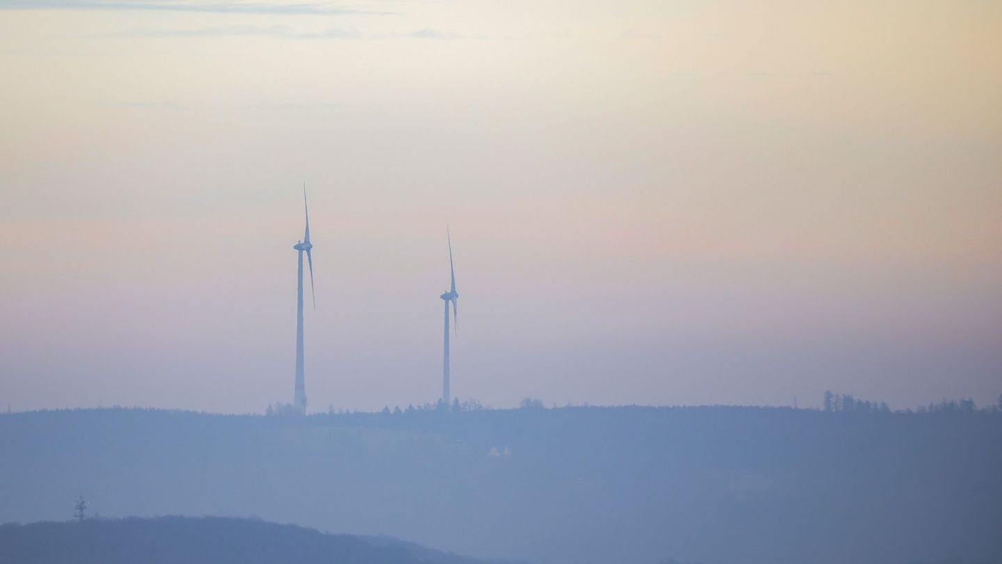 Windräder im Sauerland. (Archivbild) Foto: Christoph Reichwein/dpa