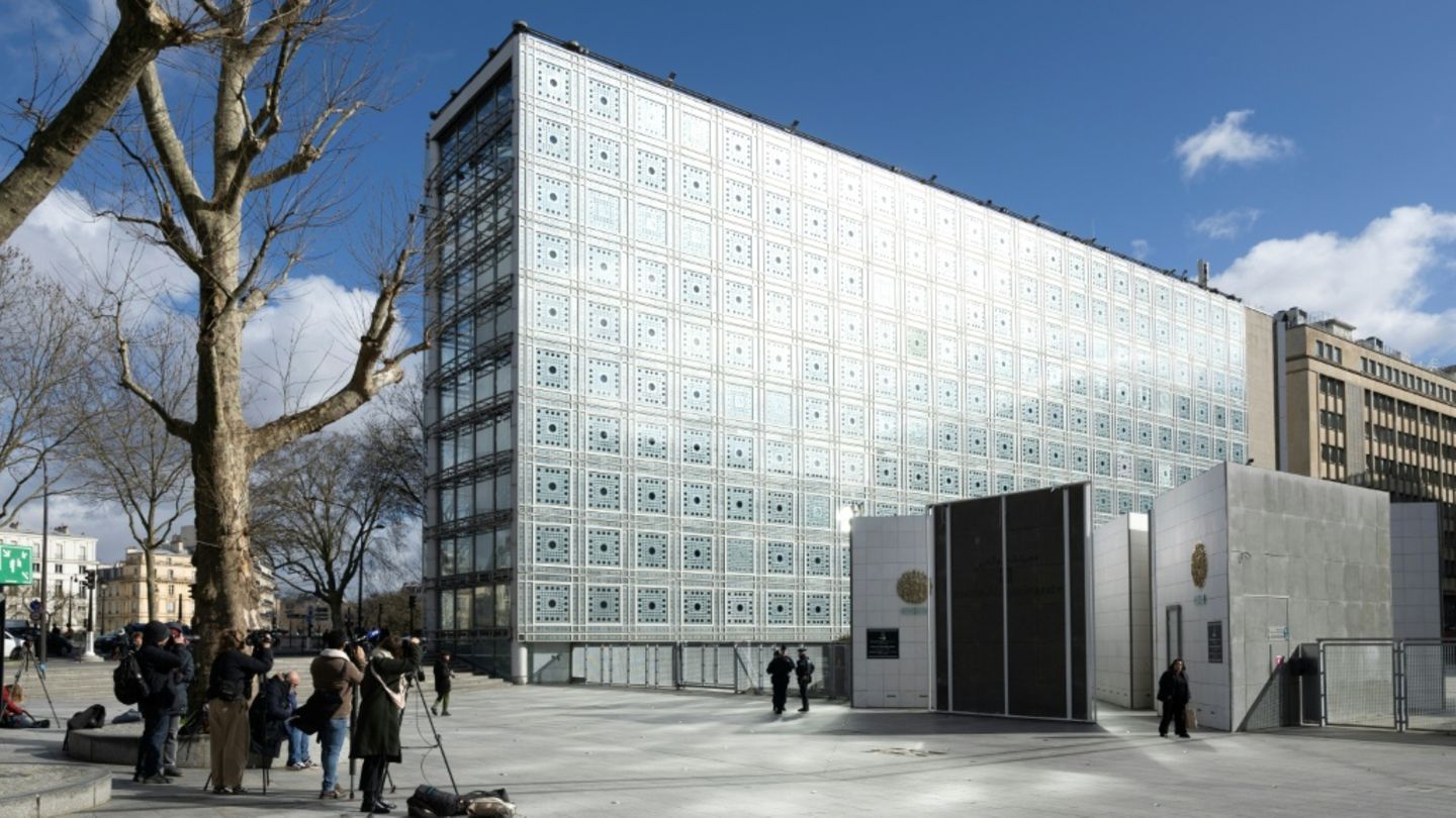 Macron nahestehende Diplomatin wird Leitung von Pariser Kulturinstitut übernehmen