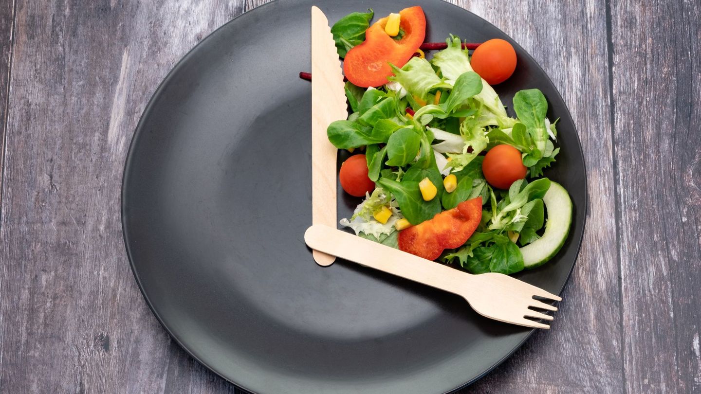 Intervallfasten ist nicht besser zum Abnehmen geeignet als andere Diätformen.