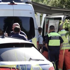 Archivbild Polizei und Rettungssanitäter