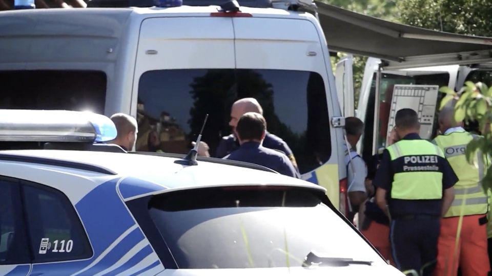 Archivbild Polizei und Rettungssanitäter