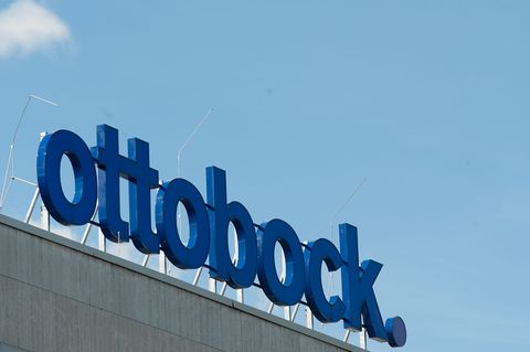 Der Prothesenhersteller Ottobock meldet einen Profitabilitätssprung. (Archivbild) Foto: Swen Pförtner/dpa