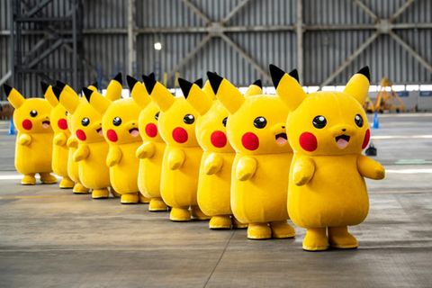 Übergroße Figuren des Pokemon Pikachu