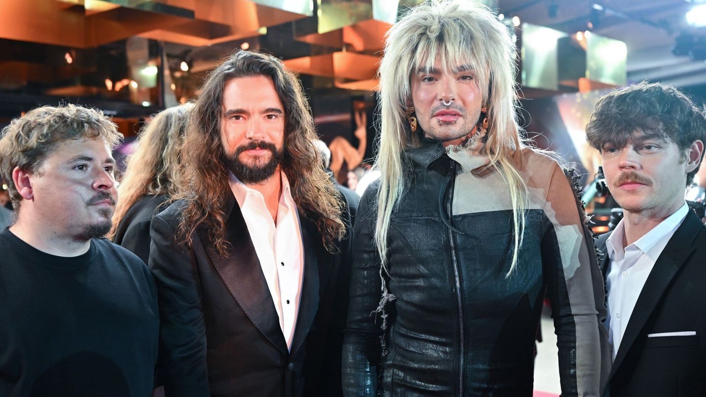 Bill und Tom Kaulitz suchen nach einer Übernachtungsmöglichkeit in Halle. (Archivbild) Foto: Peter Kneffel/dpa