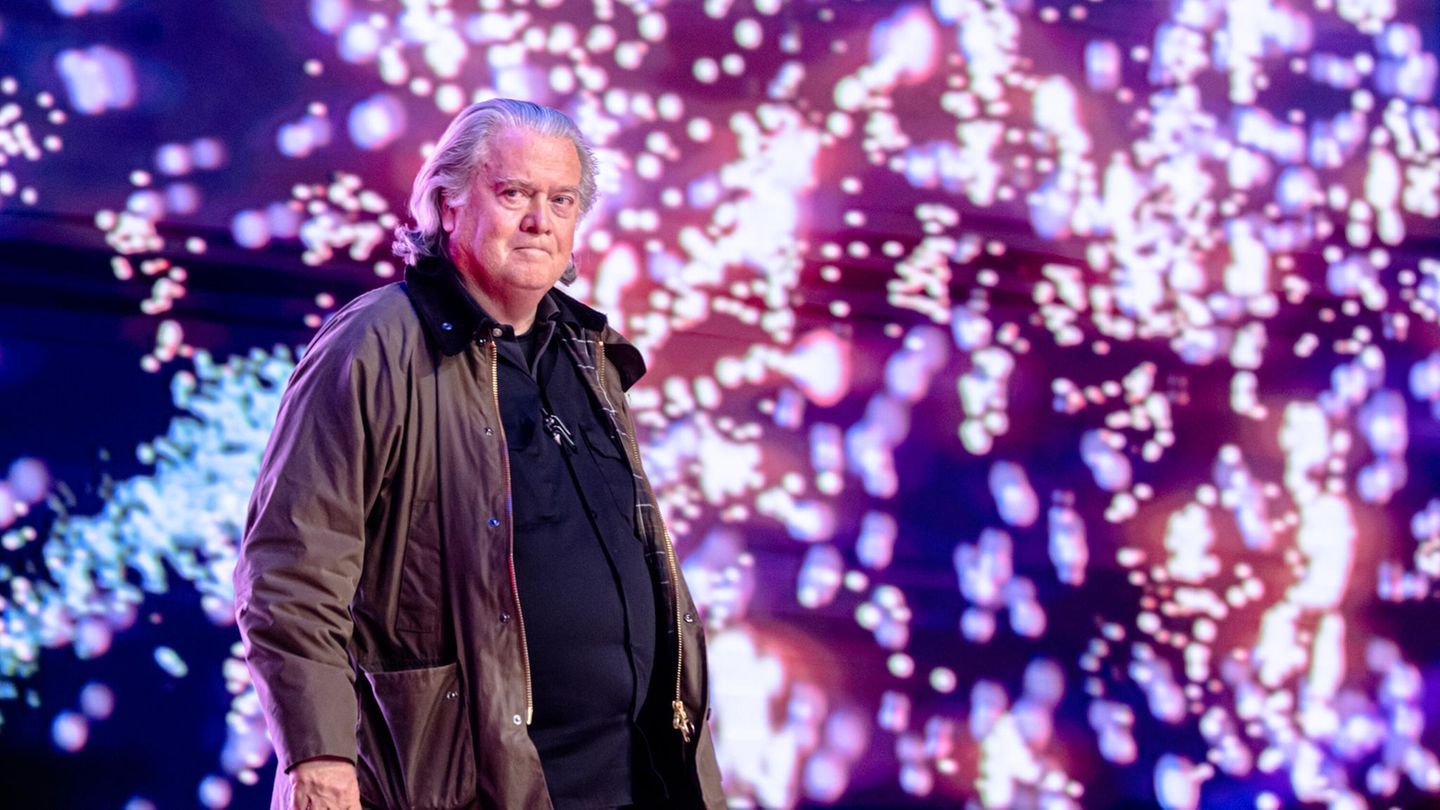 Steve Bannon und Jeffrey Epstein: "Und dann müssen wir die Erzählung mit dem Menschenhandel zerschlagen"