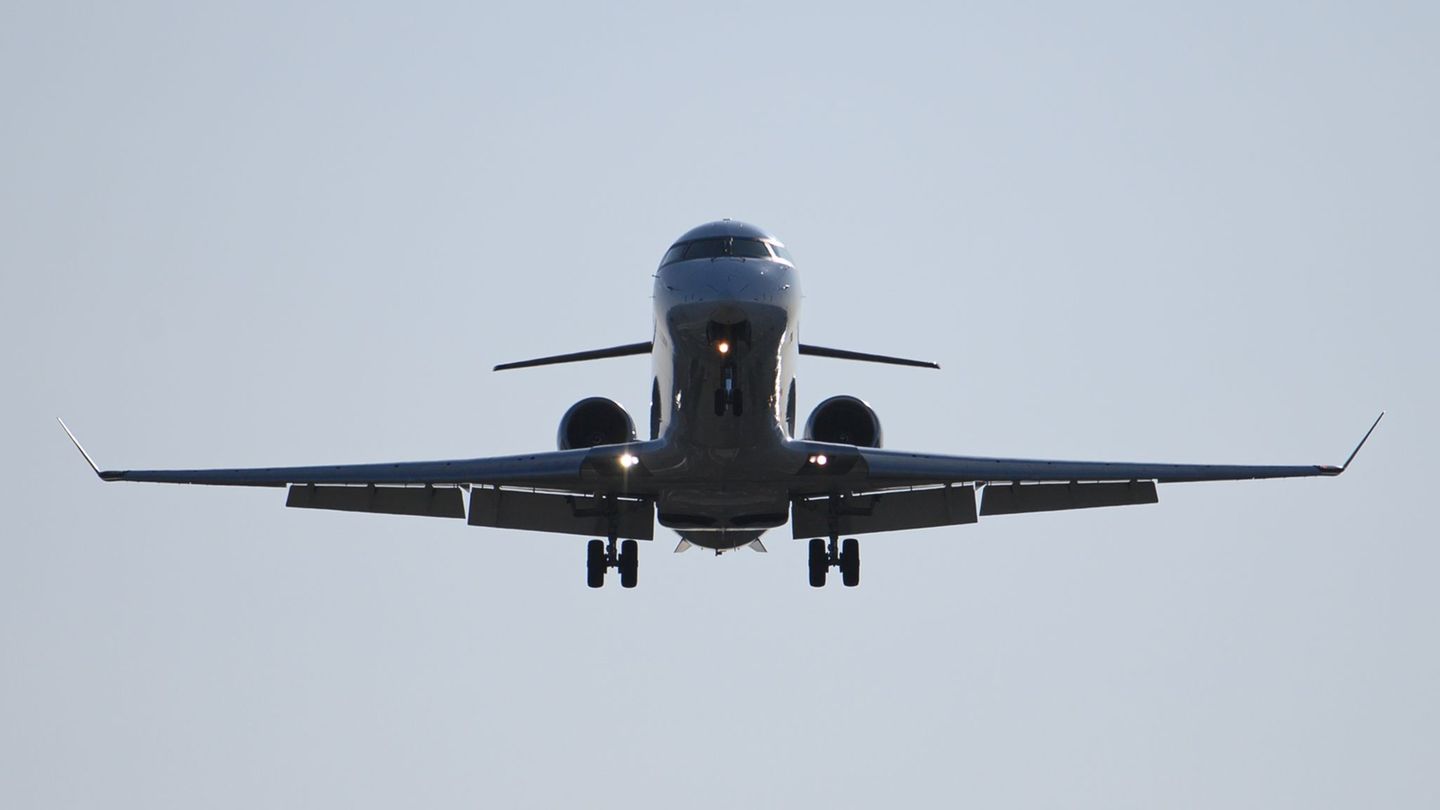 Die Cityline bedient kleinere Strecken im Lufthansa-Netz. (Symbolbild) Foto: Robert Michael/dpa-Zentralbild/dpa