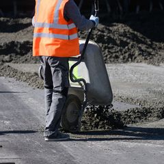 Die Zahl der Enteignungsverfahren für den Straßenbau ging in Sachsen 2025 um ein Achtel auf 71 zurück. (Archivbild) Foto: Robert