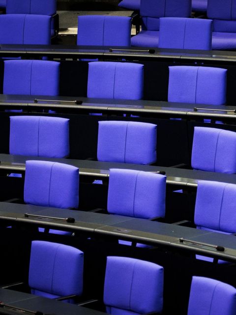 Durch die Wahlrechtsreform schrumpfte der Bundestag zwar wie erwünscht, aber mit einer fragwürdigen Folge (Symbolbild)