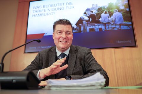 Dressel sieht in dem Abschluss trotz hoher Mehrkosten einen vertretbaren Kompromiss. Foto: Christian Charisius/dpa