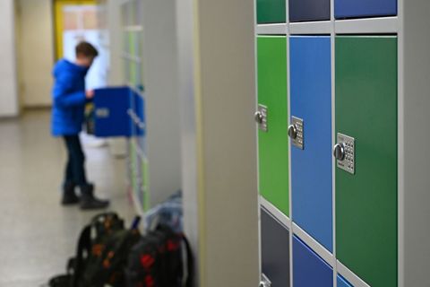 Warum Kinder manchmal der Schule fernbleiben und was dagegen getan werden kann, untersucht in Schleswig-Holstein eine Studie. (S