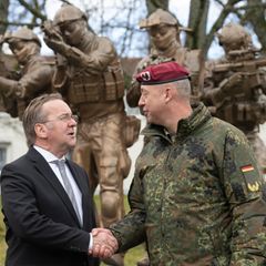 Pistorius bezeichnete den nach rechtsradikalen Vorfällen dem Verband verordneten Reformprozess als erfolgreich. Foto: Marijan Mu