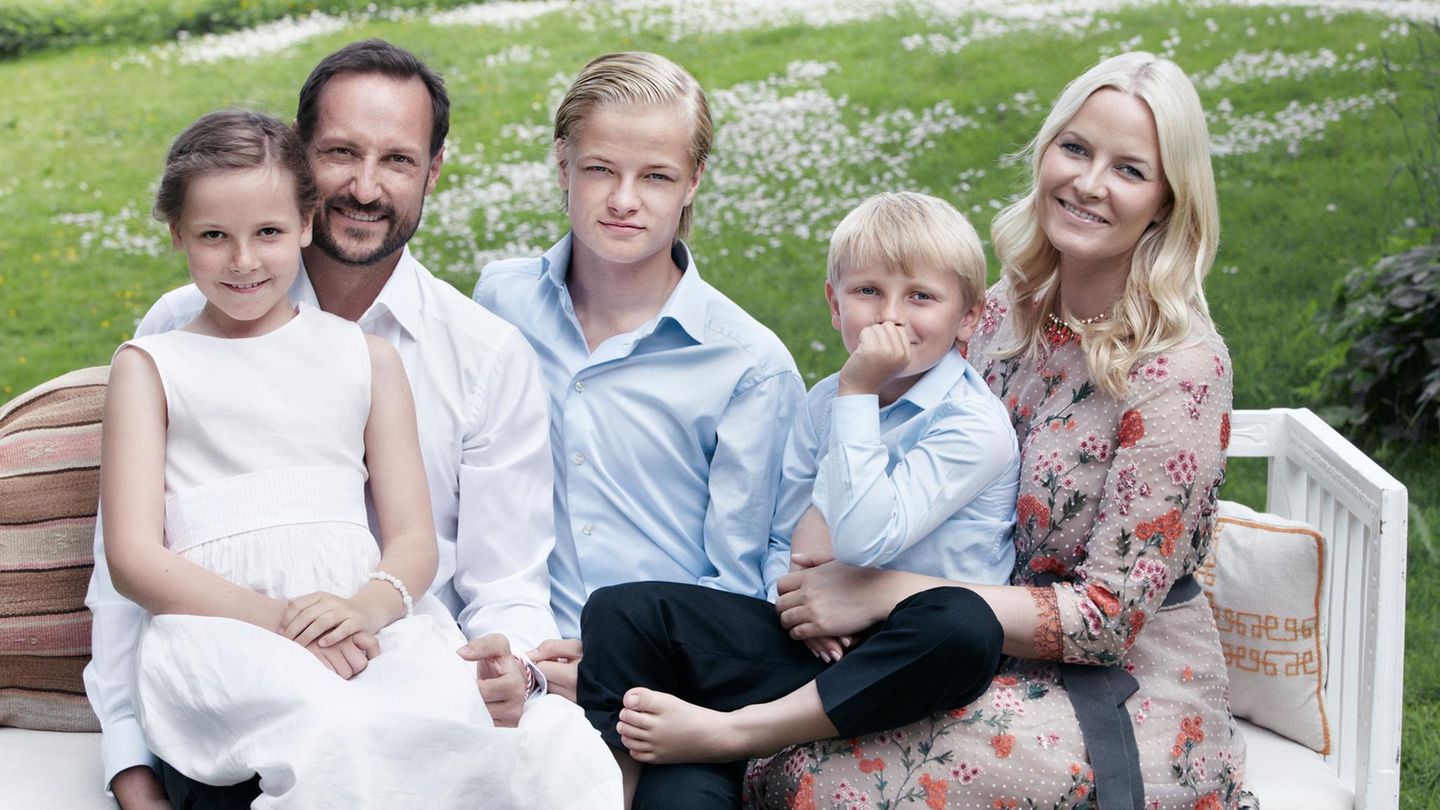 Norwegen: Mette-Marit und Maris Borg Hoiby mit Familie