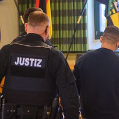 Der 38-Jährige soll seine Ehefrau in der JVA in Burg getötet haben. Foto: Klaus-Dietmar Gabbert/dpa