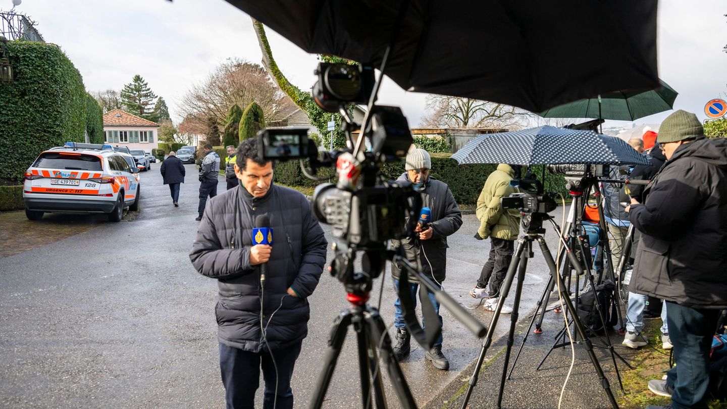 Mehr als drei Stunden verhandeln Vertreter aus Washington und Teheran. Foto: Martial Trezzini/KEYSTONE/dpa