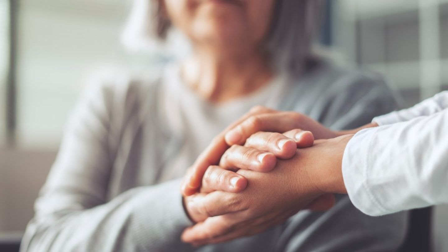 Auch Angehörige, die einen Menschen pflegen, brauchen eine Pause.