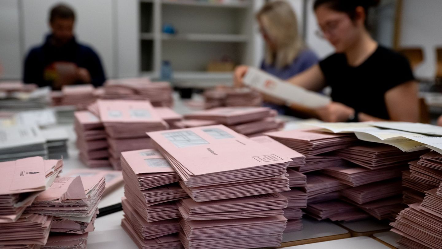 In einigen Kommunen werden noch Wahlhelfer gesucht. (Symbolbild) Foto: Sven Hoppe/dpa