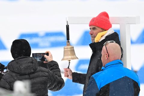 Jürgen Klopp durfte beim Biathlon die Glocke läuten.