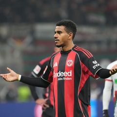 Eintracht-Angreifer Ansgar Knauff musste operiert werden. (Archivbild) Foto: Marc Schüler/dpa