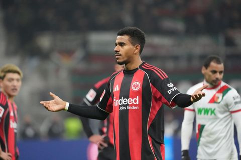 Eintracht-Angreifer Ansgar Knauff musste operiert werden. (Archivbild) Foto: Marc Schüler/dpa