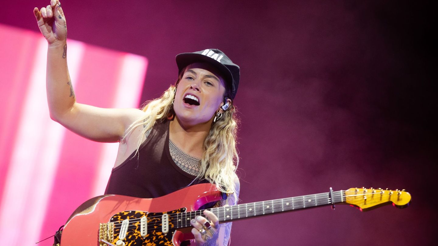 Probleme mit der Stimme: Tash Sultana verschiebt Tour (Archivbild) Foto: Christoph Schmidt/dpa