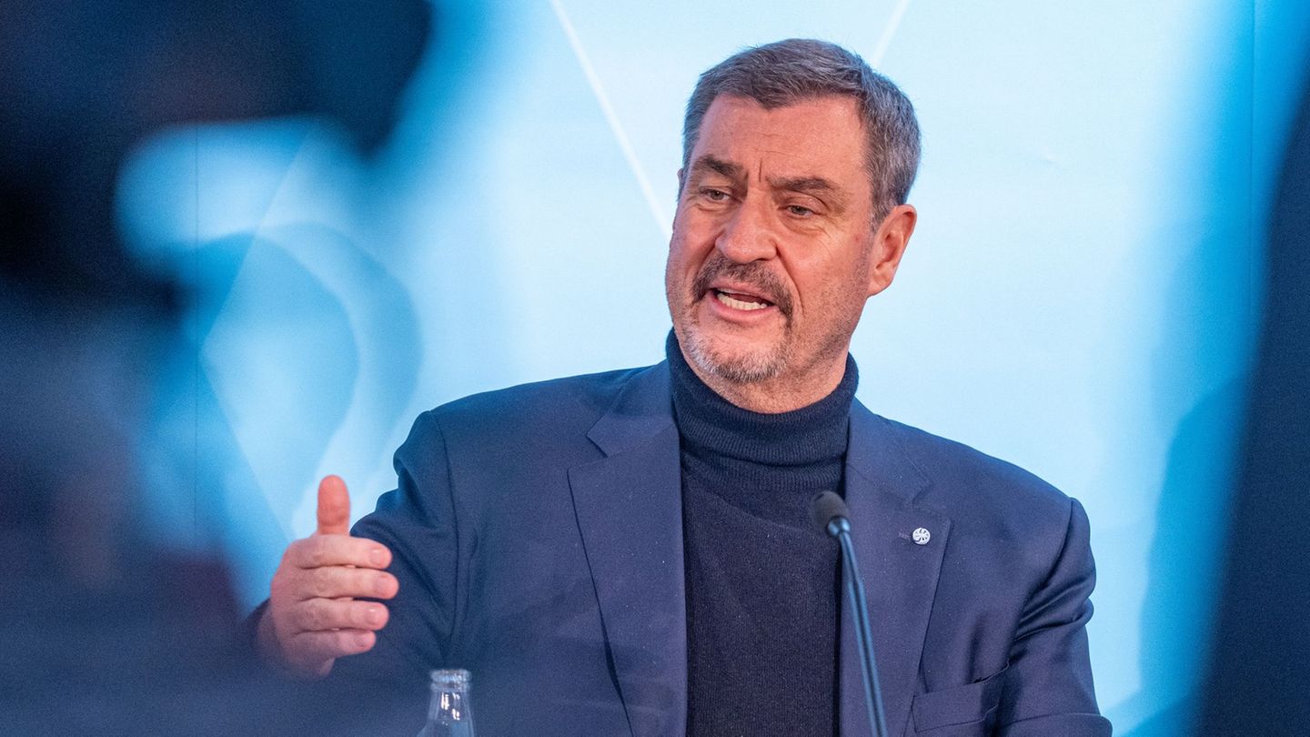 CSU-Chef Markus Söder kritisiert die Beschäftigungspraxis innerhalb der AfD. (Archivbild) Foto: Armin Weigel/dpa