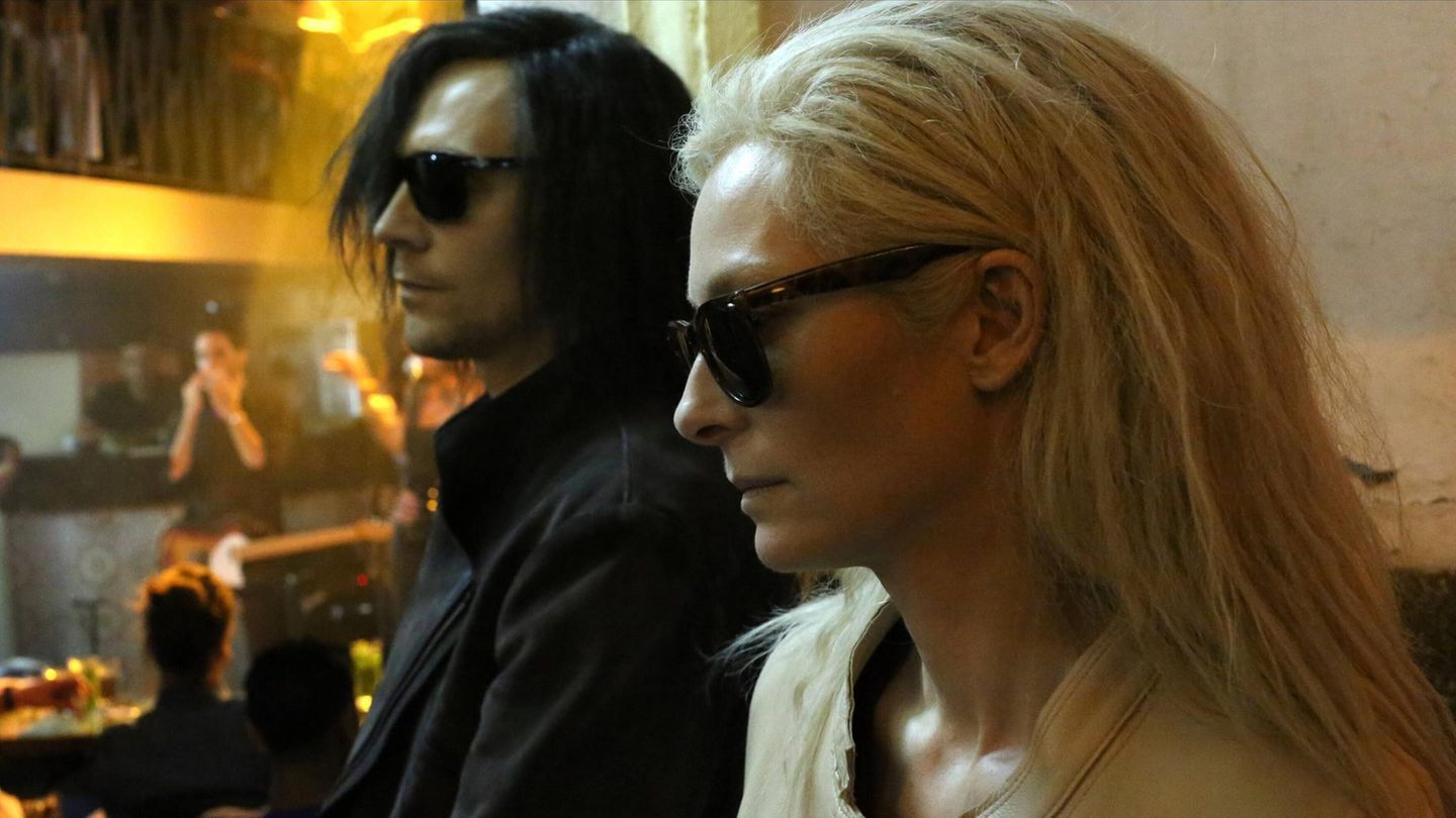 Tom Hiddleston und Tilda Swinton als Vampir-Paar