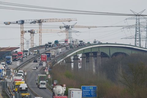 Die Rader Hochbrücke war für Stunden gesperrt. (Archivbild) Foto: Marcus Brandt/dpa