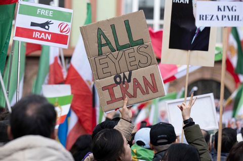 Ob die Situation im Iran, pro-kurdische Proteste oder der Kampf gegen Rechts: Auch in Hessen gibt es viele Gründe auf die Straße