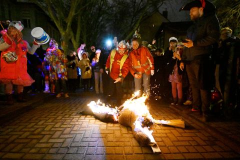Zu viel getrunken und gefeiert? Der Nubbel dient als Sündenbock. Foto: Roberto Pfeil/dpa