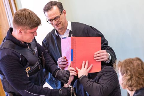 Dem Angeklagten wird Mord an einem Polizisten vorgeworfen. (Archivbild) Foto: Frank Hammerschmidt/dpa