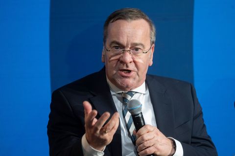 Zum politischen Aschermittwoch in Schwerte erwartet die SPD auch Verteidigungsminister Pistorius. (Archivbild) Foto: Marijan Mur