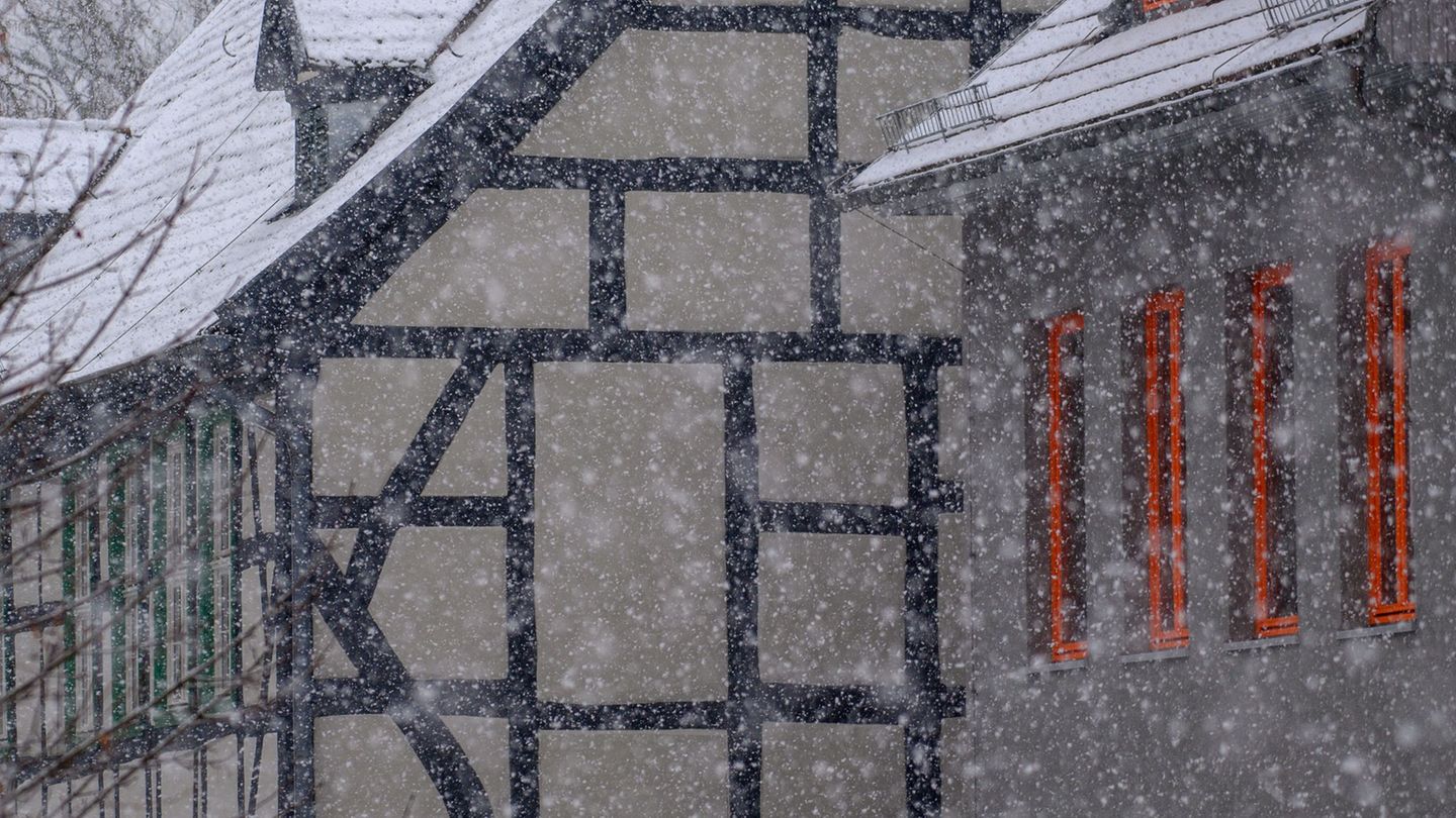 Wetter: Glätte und Neuschnee in Sachsen