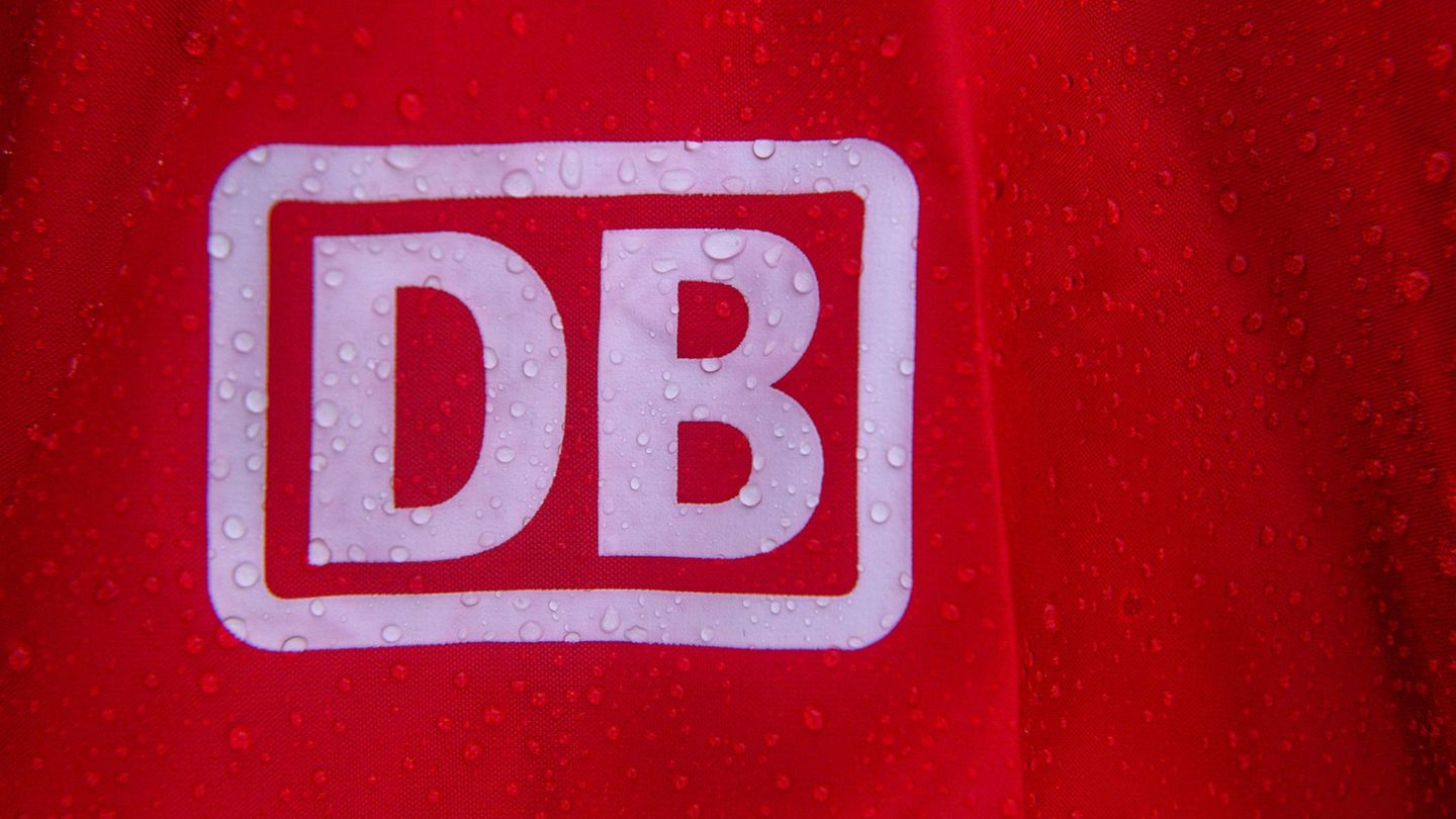 Nah- und Fernverkehr: Zugverkehr rollt wieder nach Brand eines Güterzugs mit Autos