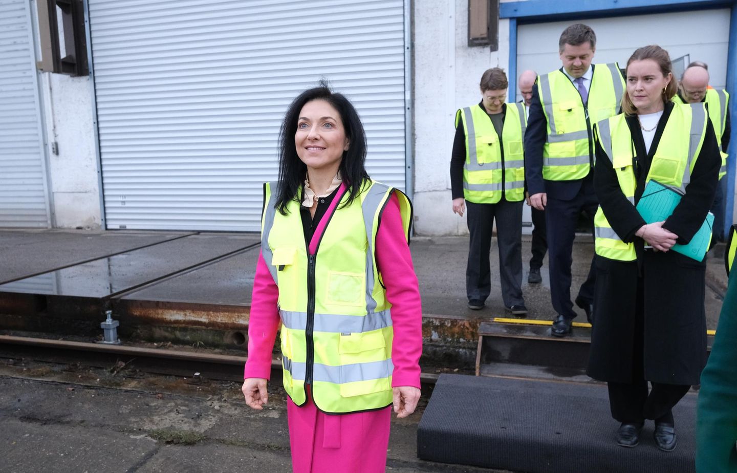 Wirtschaftsministerin Katherina Reiche bei einem Firmenbesuch in Sachsen-Anhalt