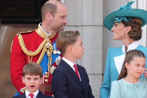 Prinz William, Prinzessin Kate und ihre drei Kinder auf dem Balkon des Buckingham-Palastes.