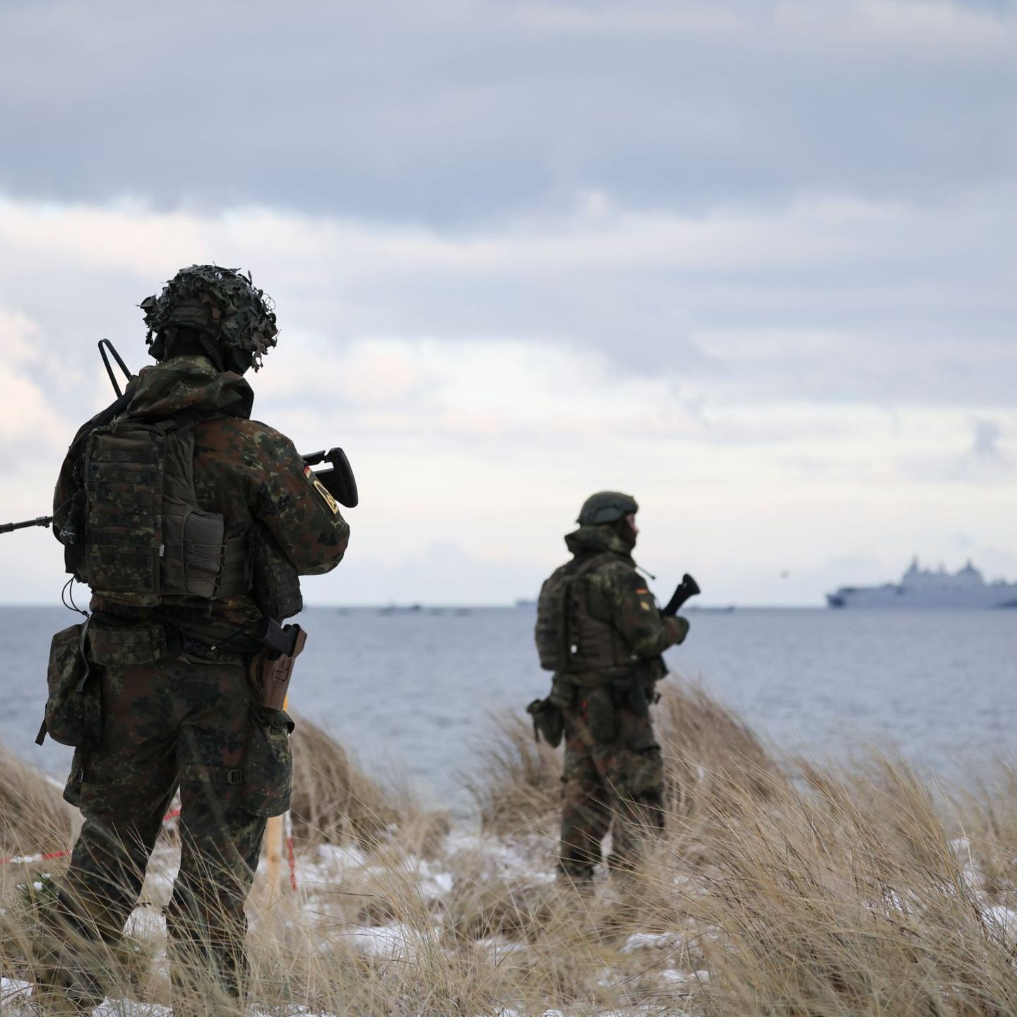 An der amphibischen Anlandung sind nach Nato-Angaben 15 Schiffe mit 2.600 Soldaten beteiligt. Foto: Christian Charisius/dpa