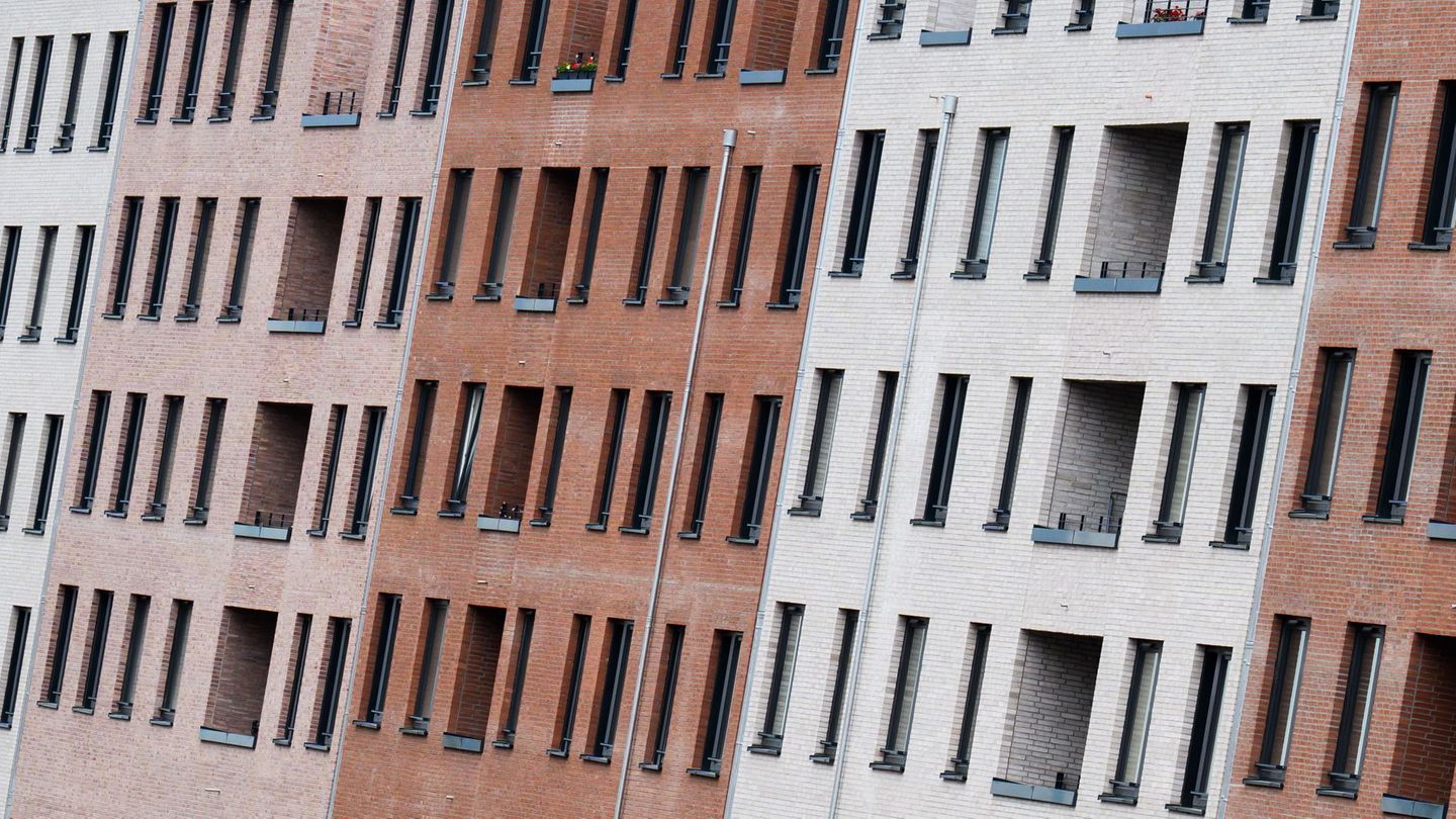 Bezahlbarer Wohnraum ist in vielen Städten knapp. (Symbolbild) Foto: Julian Stratenschulte/dpa