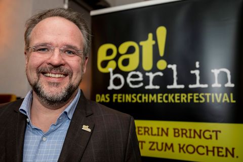 Der Leiter des Festivals "eat! Berlin", Bernhard Moser, wirbt für feines Essen (Archivbild). Foto: Christoph Soeder/dpa