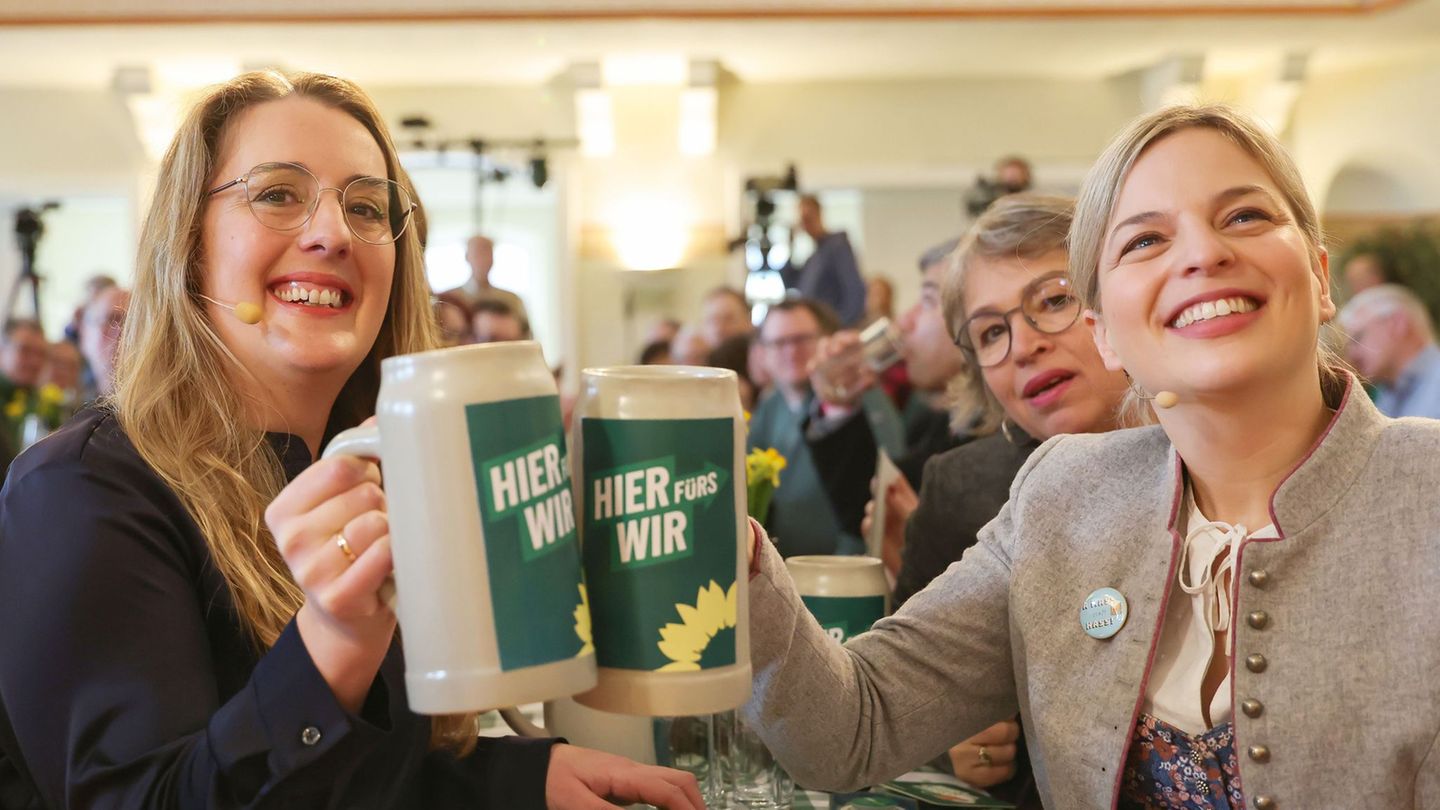Aus dem Bundestag nach Landshut: Grünen-Fraktionschefin Katharina Dröge (l.) besucht den Politischen Aschermittwoch ihrer Partei