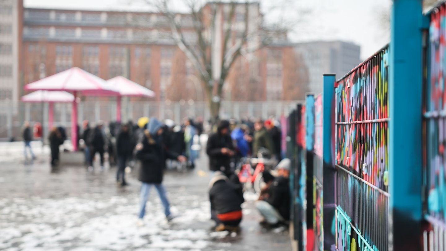 Kriminalität: Mann vor Drogeneinrichtung mit Messer schwer verletzt