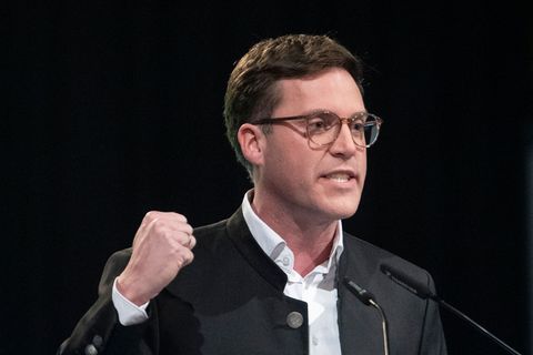 Hagel wäre der jüngste Regierungschef in der Geschichte des Landes. Foto: Marijan Murat/dpa